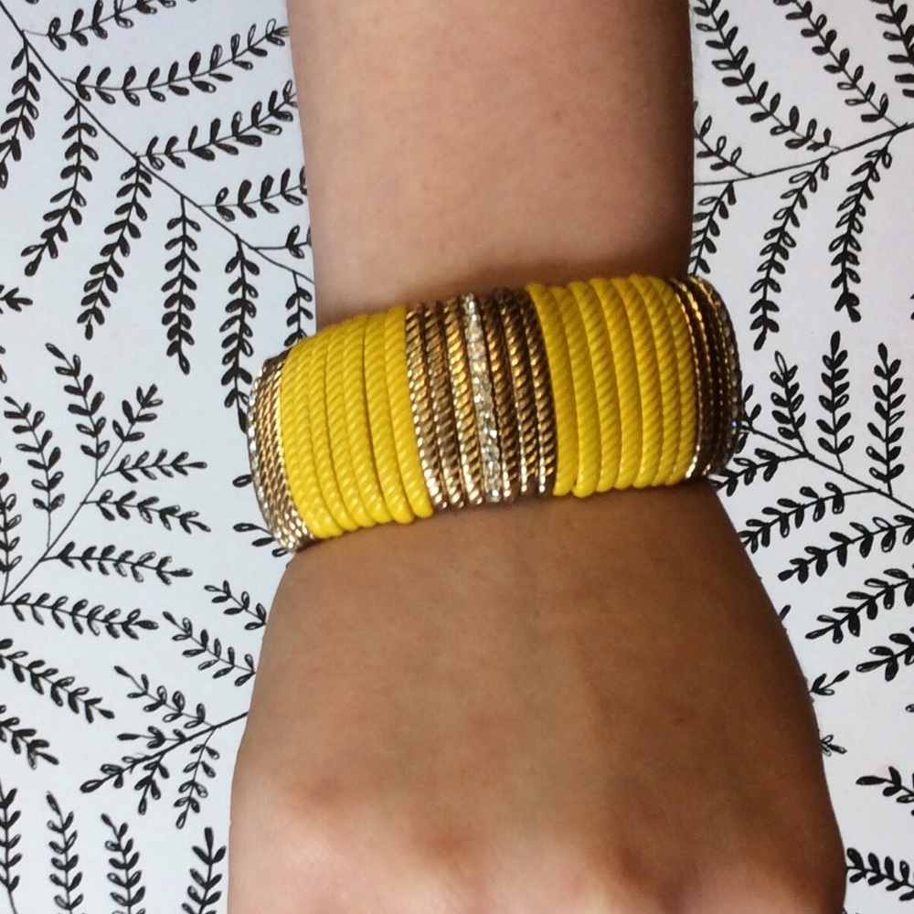 Beautiful marigold/gold stretch bracelet